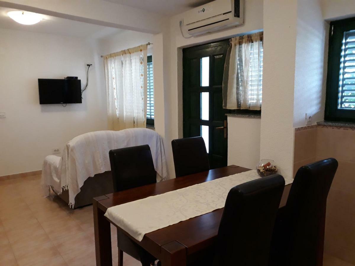Apartments Jelicic Biograd Na Moru Exterior foto